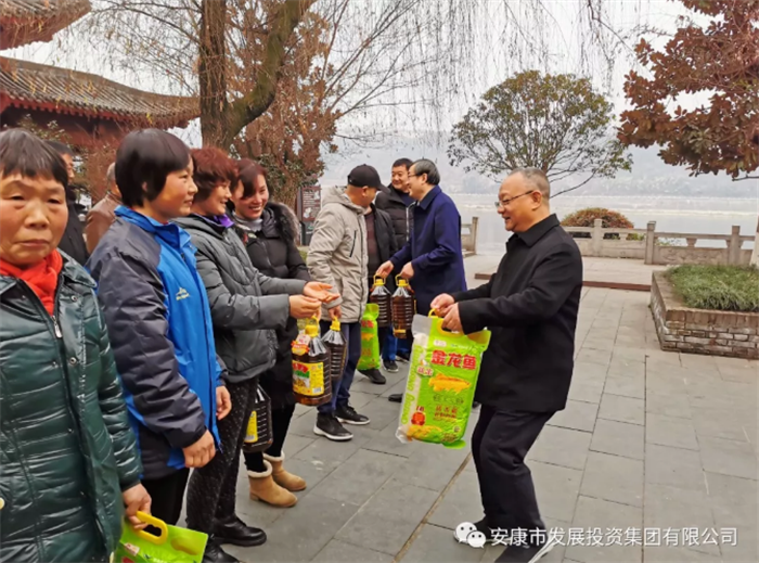 周漢林慰問安文投公司一線黨員職工和調(diào)研項目建設(shè)情況