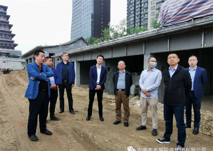 市發(fā)投集團(tuán)領(lǐng)導(dǎo)調(diào)研古西城文化園項目建設(shè)并慰問施工人員